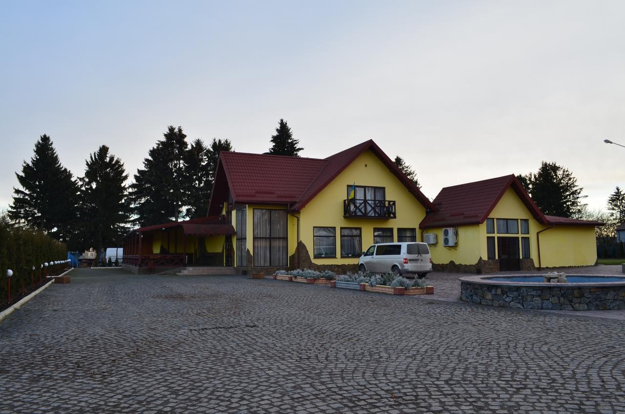 Hotel Fiyesta Starokostyantyniv Exterior foto